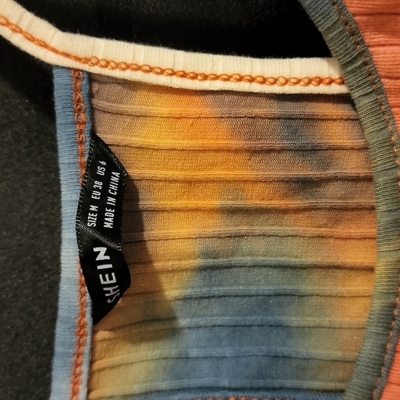 CROP Top - Picture 2 of 3